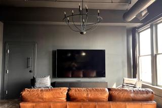 Hollyhock Suite 502 - 9