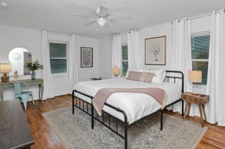 Park St Haven 4BR with Patio - 0