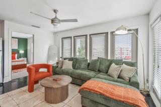 Chic 2BR King Bed Balcony Krog Market Steps to Beltline - 0