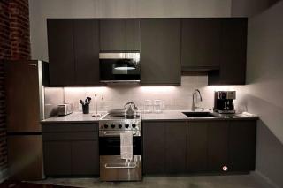 Hollyhock Suite 503 - 8