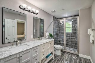 Large 6BR Escape - Free Parking, Sleeps 13 Guests - 5