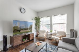 Charming 2BR Stay Ideal for Long or Short Visits - Chicago - 0