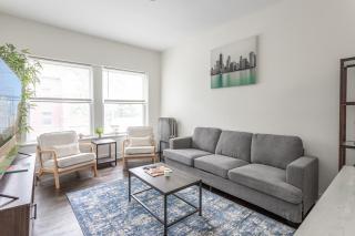 Charming 2BR Stay Ideal for Long or Short Visits - Chicago - 3