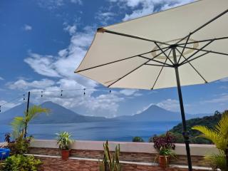 Casa Bella Vista en Santa Catarina Palopó cerca de Panajachel - 1