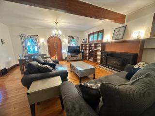 Classic Charm with Modern Kitchen Walking Distance to UMaine - Orono - 6