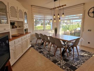 Beachside villa, kids and dog welcome, pool , garden fun and spacious terrace - 8