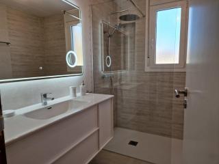 Beachside villa, kids and dog welcome, pool , garden fun and spacious terrace - 4
