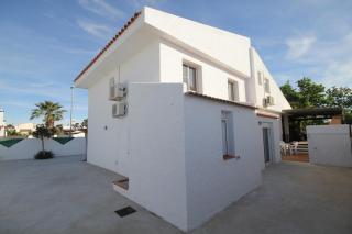 Beachside villa, kids and dog welcome, pool , garden fun and spacious terrace - 3