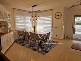 Beachside villa, kids and dog welcome, pool , garden fun and spacious terrace - 2