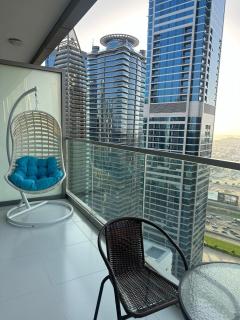 Plush & Modern 2BR Luxury stay with picturesque Rooftop 64th floor - 9