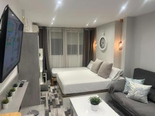 Torremolinos Coastal Stay - 8