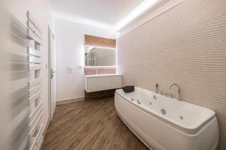 P1 Premium-Suite, 4 Zimmer, 105 qm, Parkplatz - Halle an der Saale - 1