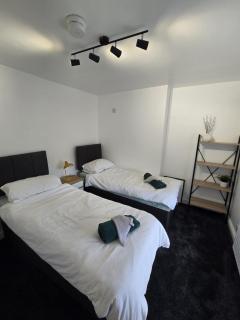 5 Bed Cottage Free Parking - Stainforth - 8