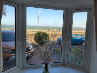 Seaview house - Three bedroom house with close access to beach by Catchpole Stays - 2