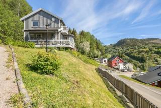 The top half of a house with sea view - 8