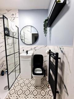 Comfy Modern 1-BR Flat 4 in Walton, Liverpool, Merseyside - 4