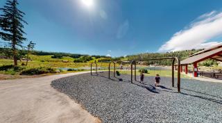 Royal King Suite Pool-Spa Ski-in out Gym, Sauna, Laundry, BBQ - 5