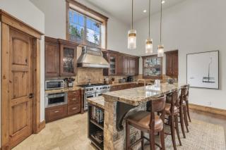 Luxe Park City Escape Hot Tub & Theater - 2