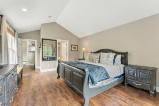 Luxurious Peak 8 Lodge 4BDR Near Slopes with Private Hot Tub - 2