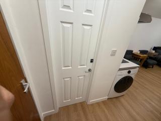 Modern East London Apartment with Private Studio & Guest Rooms-Near Bow, Victoria Park - 2