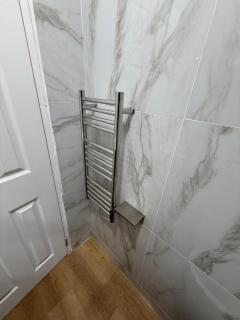 Modern East London Apartment with Private Studio & Guest Rooms-Near Bow, Victoria Park - 1