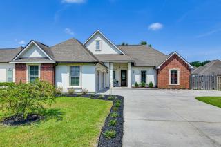 Fenced-In Yard and Pond Views Home 18 Mi to LSU! - 8