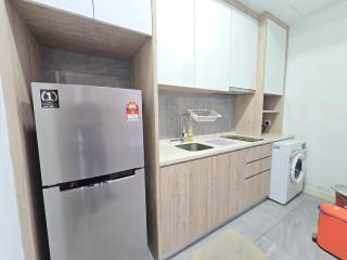 RelaxHavenBathtubInfinityPoolImperioResidence - 2