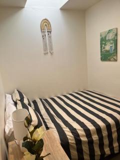 MKM Double Room - Shared Apartment with Host Couple - 9