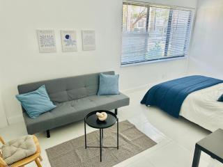 Palm Breeze Getaway - 2