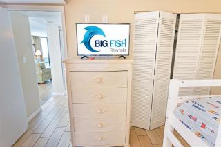 Oceanfront 2BR-Exclusive Sand Beach Club! - 4