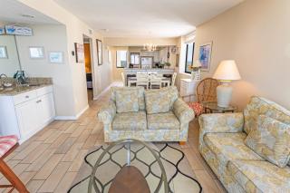 Oceanfront 2BR-Exclusive Sand Beach Club! - 1