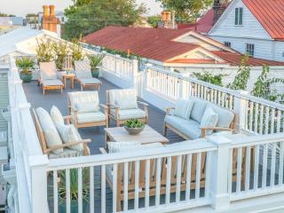 Rooftop & Hot Tub & Parking - 3 Blocks to King - 7