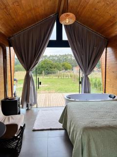 Chalé Tiny house com banheira e lareira - 0