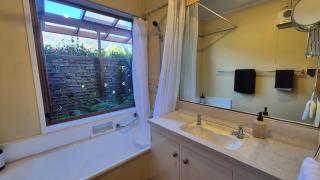 Parkview Retreat- 3 Bedrooms and 3 Bathrooms - 4