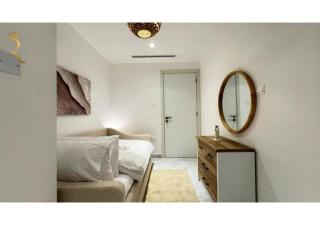 Dove 2BR Modern Poolside Stay - Walk to Masdar Park & City Centre Mall - 9