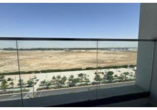 Dove 2BR Modern Poolside Stay - Walk to Masdar Park & City Centre Mall - Abu Dhabi - 6