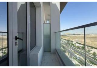 Dove 2BR Modern Poolside Stay - Walk to Masdar Park & City Centre Mall - 4