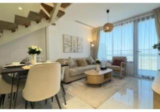 Dove 2BR Modern Poolside Stay - Walk to Masdar Park & City Centre Mall - 1