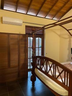 Lake Lodge 4 bed rooms spacious house with 3 Bath - 6