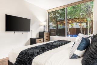 Spacious 2 Bedroom Condo in DTLA, Large Private Patio, Pets Welcomed - 3