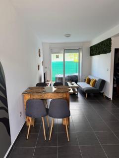 Kaz'Baduel piscine, terrasse et jacuzzi privatif, wifi et climatisation - 9