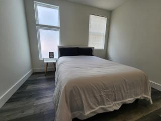 Stylish 3BR Apt w King Suite - 5