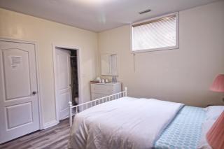 Free Parking Private Bathroom on Basement - 3