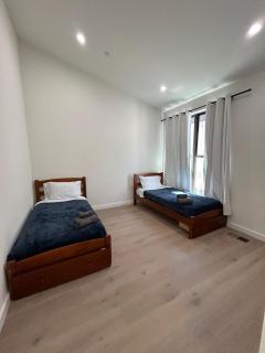 Brand new townhome sleeps 10 - 8