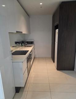 Modern Nomads Harbour View 2BR with Pool and Gym Walk to Marvel Stadium - 5