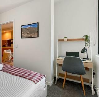 Premium 26th Floor CBD Luxury Apartment - 4