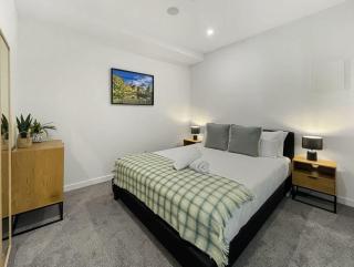 Premium 26th Floor CBD Luxury Apartment - 3