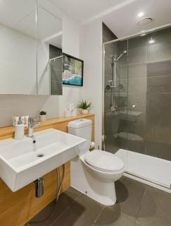 Premium 26th Floor CBD Luxury Apartment - 2