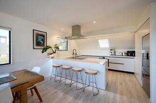 Family Friendly Beach Haven with Pool, Spa & Ocean Views - Mount Maunganui - 5