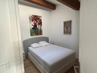 Appartement 2 pièces au cœur de St Cyr sur Mer avec parking - FR-1-770-58 - 1